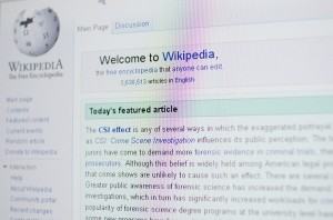 Wikipedia : gratuit mais d’une valeur inestimable.